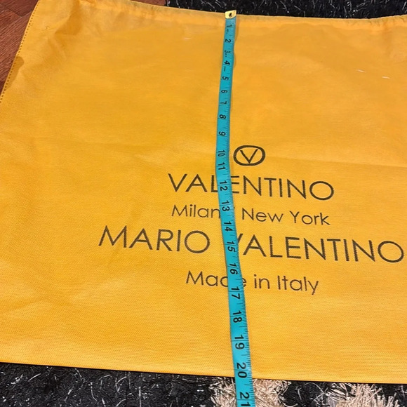 ⭐️HP🖤Valentino by Mario Valentino Leather X Large Soho FV Tote NWT - Picture 16 of 17